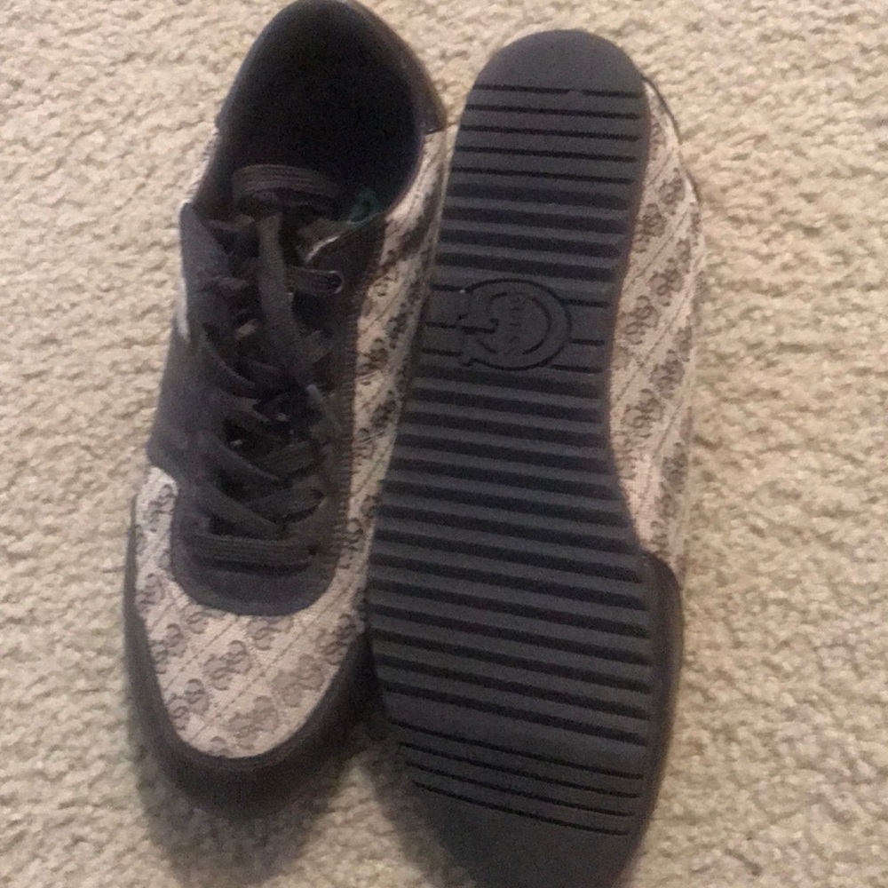 Shoes - Picture 2 of 3